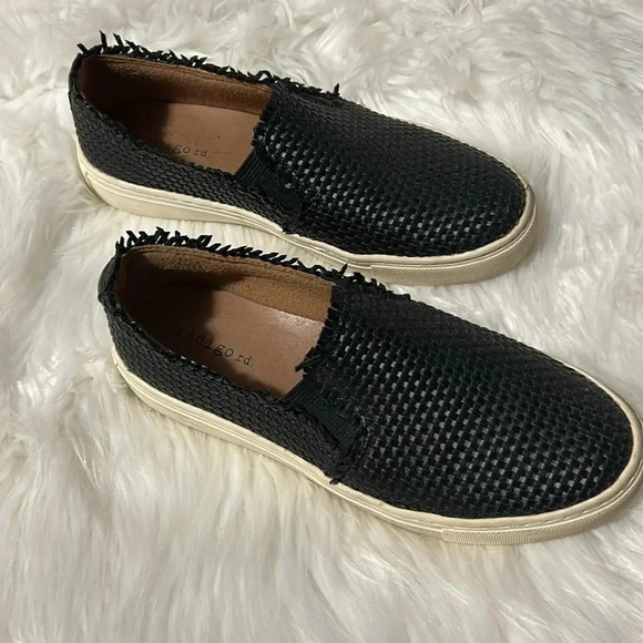 Indigo rd. Black Woven Slip On sneaker shoe Size 6 - Picture 3 of 9